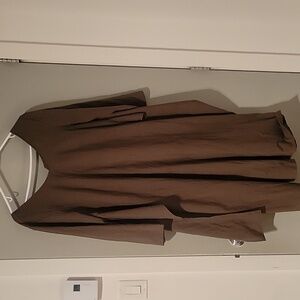 Green dress with long sleeves maxi